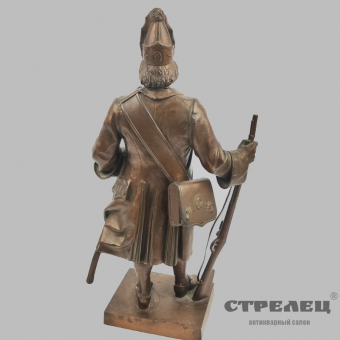 картинка — статуэтка «солдат 5-го гренадерского полка», шпиатр. германия, конец 19 века