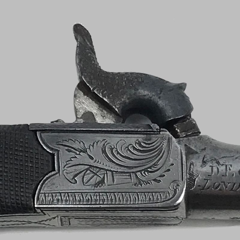 картинка пара капсюльных пистолетов в ящике с принадлежностями, 19 век