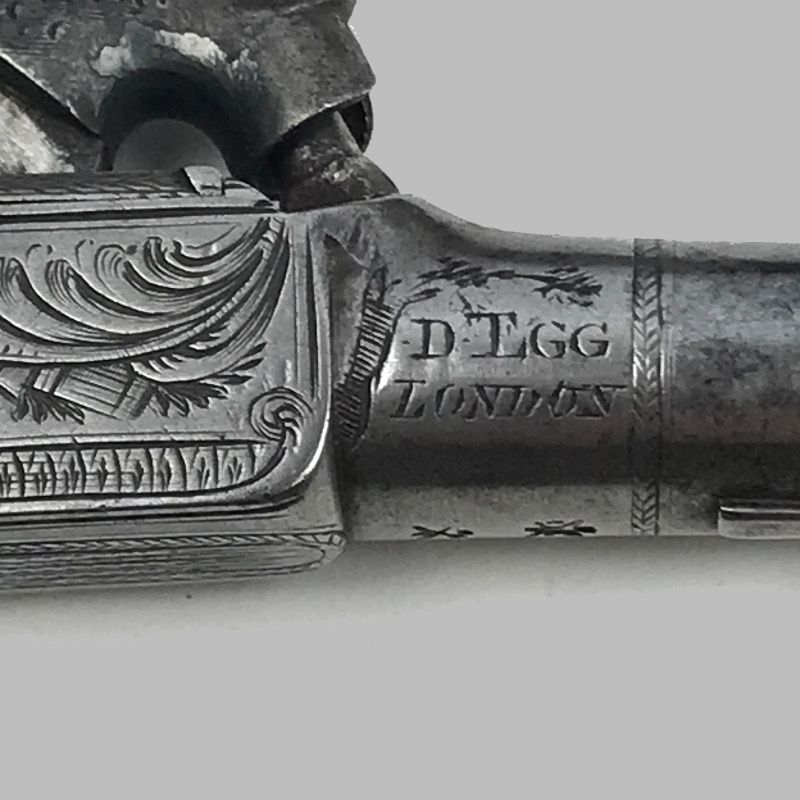 картинка пара капсюльных пистолетов в ящике с принадлежностями, 19 век