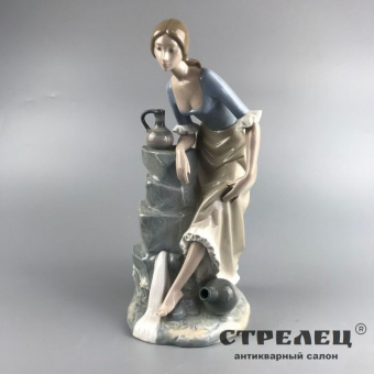 картинка фарфоровая статуэтка «девушка у источника». испания