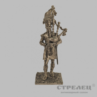 фото — оловянный солдатик «волынщик 92-го гордона полка 1815 г.». гк