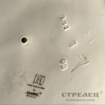 картинка фарфоровая статуэтка «девушка у источника». испания