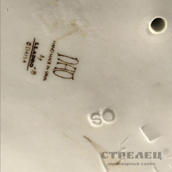картинка фарфоровая статуэтка «девушка у источника». испания