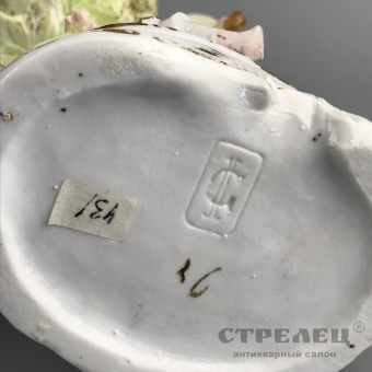 картинка фарфоровые вазы (пара) «дети в капусте»