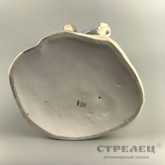 картинка фарфоровая статуэтка «девушка у источника». испания