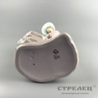картинка фарфоровая статуэтка «девушка с кувшином». испания