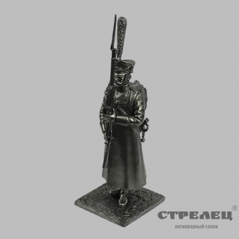 картинка оловянный солдатик «рядовой в строю по команде — на караул»