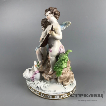 картинка фарфоровая статуэтка «ангелочки и лебедь». kister. германия
