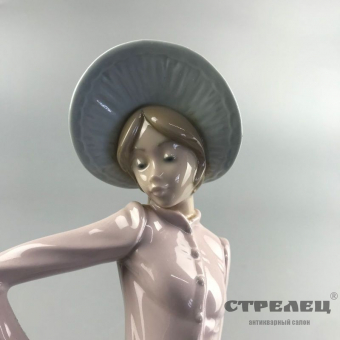 картинка фарфоровая статуэтка «девушка с кувшином». испания