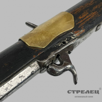 картинка — абордажный топор с капсюльным пистолетом. англия, начало 19 века
