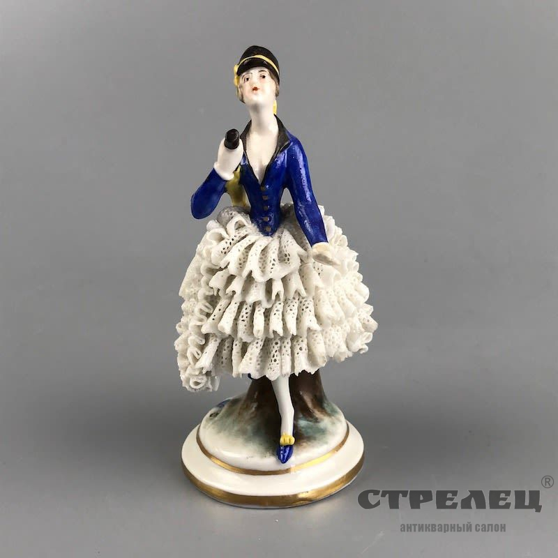 картинка фарфоровая статуэтка «девушка с зонтиком»