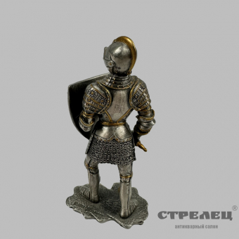 картинка — солдатик «пеший рыцарь с боевым топором и щитом», veronese (италия)
