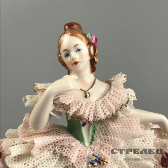 картинка фарфоровая статуэтка «девушка в платье». dresden