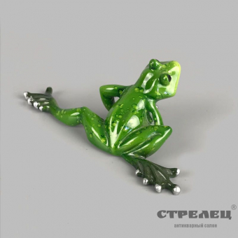картинка фарфоровая шкатулка и статуэтка «лягушки». европа