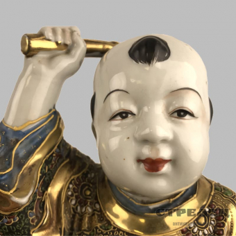 картинка фарфоровая статуэтка «мальчик с  барабаном», 1950 - 60 гг. китай