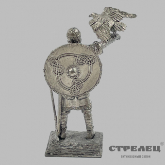 картинка — оловянный солдатик «хольдар с вороном 9 - 10 век»