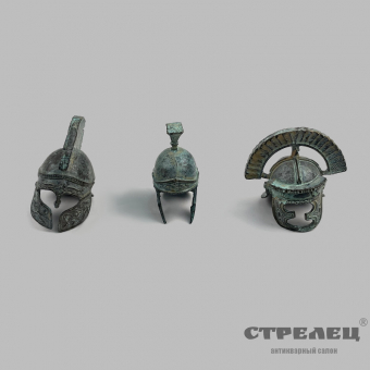 картинка — сувенирные античные римские и греческий шлемы