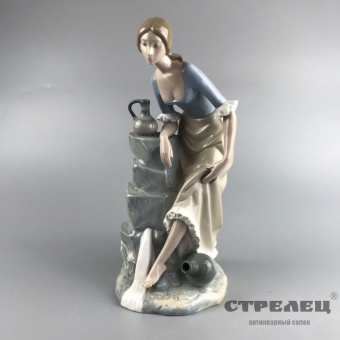картинка фарфоровая статуэтка «девушка у источника». испания