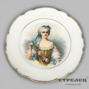 картинка тарелка фарфоровая, декоративная с дамой. sevres. франция