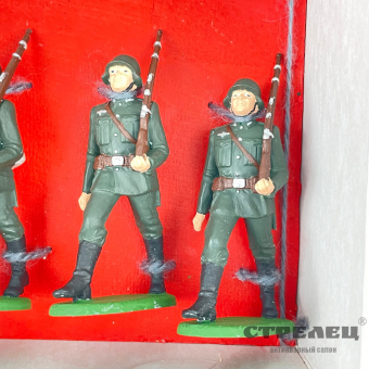 картинка  — набор солдатиков «германские солдаты на марше». германия
