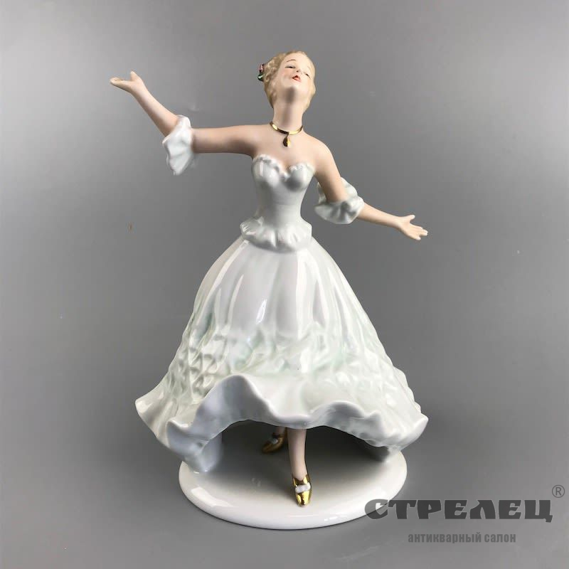 картинка фарфоровая статуэтка «дама в танце»