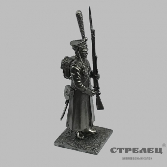 картинка оловянный солдатик «рядовой в строю по команде — на караул»