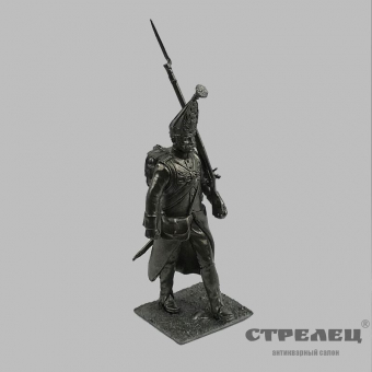 картинка оловянный солдатик «рядовой в походной колонне - на плечо»