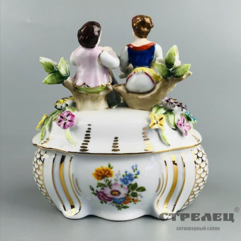 картинка фарфоровая посуда - маслёнка «дети в цветах». германия